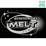 【7月中旬発送】めておら - Meteorites - グリッターロゴTシャツ(-FIRST 1MPACT- ver./メルト・ダ・テンシ)＜受付期間：～7/13＞