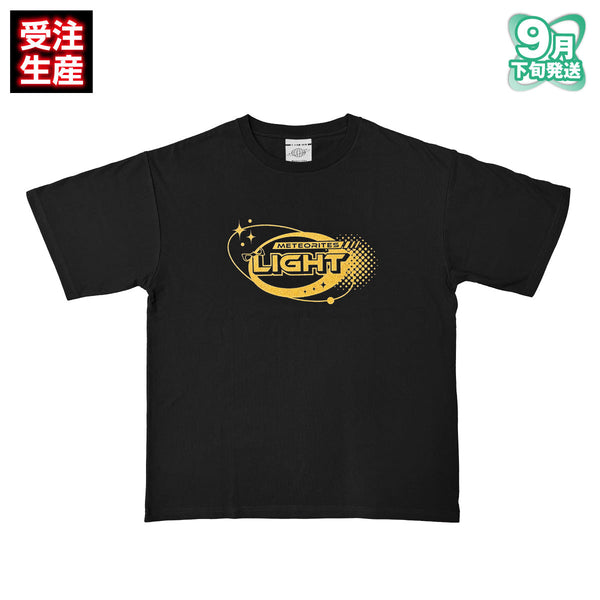 【受注生産/9月下旬発送】めておら - Meteorites - グリッターロゴTシャツ(-FIRST 1MPACT- ver./明雷らいと)＜受付期間：～7/13＞
